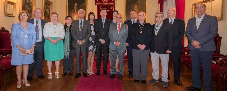 El maestro de Haría José Rodríguez recibe la medalla Viera y Clavijo del Gobierno canario