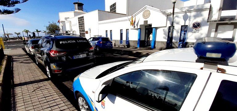 La Policía Local de Arrecife detiene a dos jóvenes que trataban de asaltar una vivienda con un arma blanca