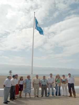 La Isla lucirá ocho banderas azules en sus costas