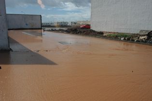 Las inundaciones de algunos centros de transformación provocan cortes de luz