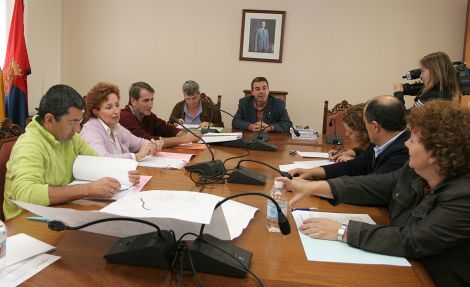 La oposición critica la falta de celeridad del Cabildo para resolver el problema del campo tras el paso del Delta