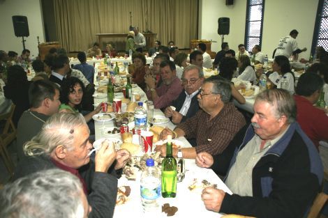 La Policía Local de Arrecife confraterniza degustando un exquisito sancocho canario