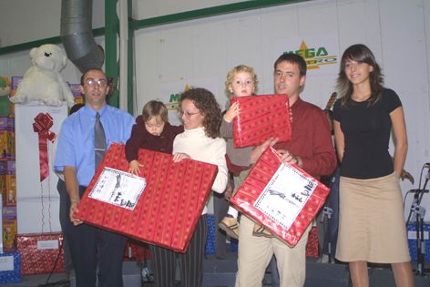 Megacentro entrega sus regalos de Navidad