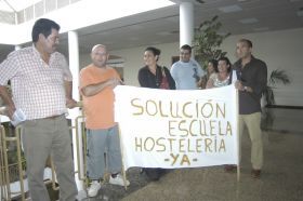 Los trabajadores de la Escuela de Hostelería llevan cinco meses sin cobrar y exigen soluciones definitivas