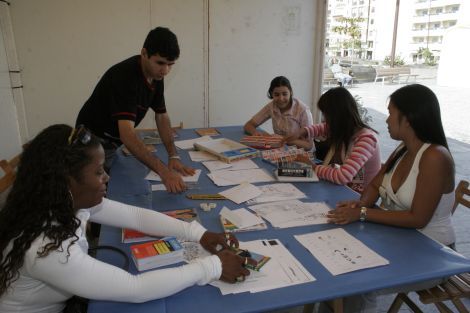 Talleres, deportes y espectáculos en el II Encuentro Joven de "Culturas en la Calle"