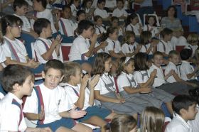 Los escolares de la Isla participan durante esta semana en un divertido y didáctico festival de títeres y teatro