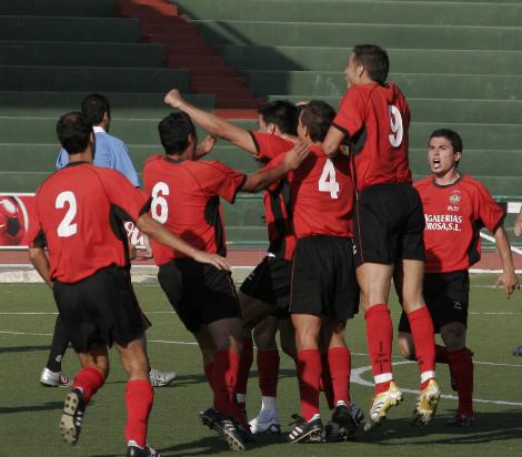 Paso adelante del Orientación Marítima que derrotó al Laguna 3-0