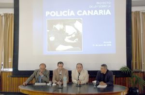 El viceconsejero de Seguridad de Canarias reclama una Policía Autonómica porque los cuerpos de seguridad  del Estado "están desbordados"