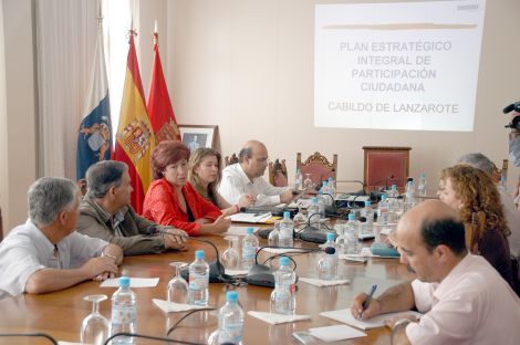 El Cabildo de Lanzarote remitía por error al móvil de un malagueño para pedir información sobre las Jornadas de Participación Ciudadana