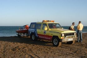 Cinco personas han tenido que ser rescatadas tras adentarse en el mar con colchonetas