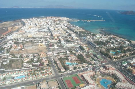 Dos encapuchados armados atracan una sucursal de La Caja de Canarias en Corralejo