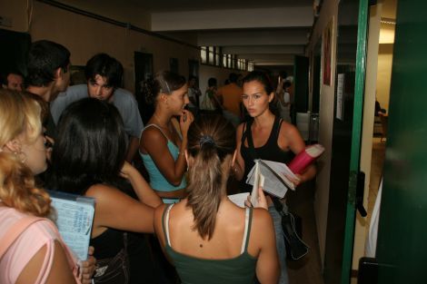 El programa de Información Universitaria pone al día a cerca de 300 padres y 800 alumnos de último curso de secundaria