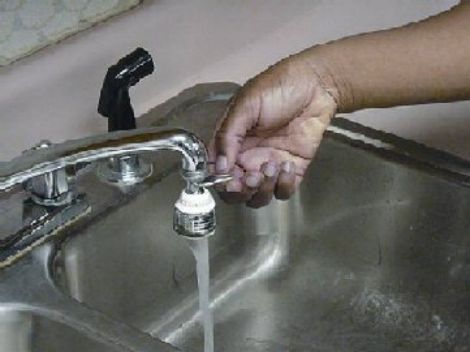 Salud Pública advierte sobre tácticas agresivas y fraudulentas en la promoción de aparatos de tratamiento de agua en los domicilios