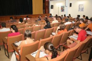 Casi 700 alumnos acuden a las charlas universitarias en los institutos