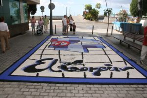 Actos vandálicos empañaron el color y la tradición de las alfombras de sal en Arrecife