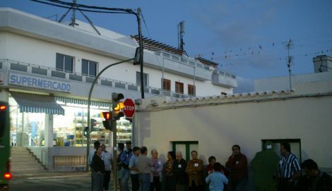 La Asociación de Vecinos de Titerroy lleva su queja contra la antena al defensor del pueblo