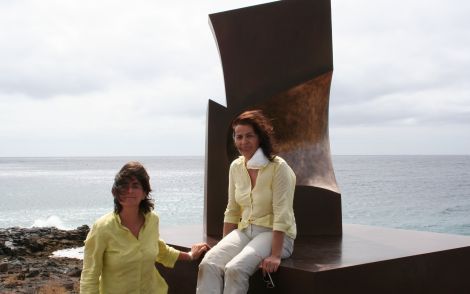 Una nueva escultura embellece  Costa Teguise