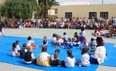 Los alcaldes de Tías y San Bartolomé clausuran las Escuelas de Verano de sus municipios