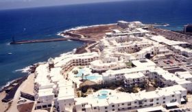 El TSJC  anula la licencia del complejo de apartamentos Las Colinas en Costa Teguise