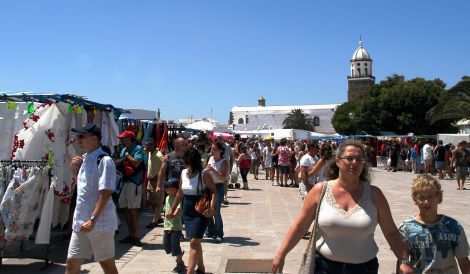 Detienen a 17 personas en el mercadillo de Teguise por delitos de falsificación