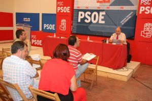 Los socialistas lanzaroteños debaten sobre el tratamiento de residuos en la Isla