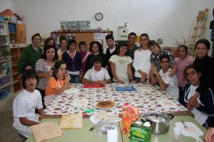 Los escolares visitan a unos alumnos muy especiales