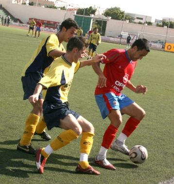 La UD Lanzarote juega mal y gana