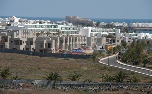 El Ayuntamiento de La Villa trata de conseguir la financiación para cuatro bulevares de Costa Teguise en FITUR