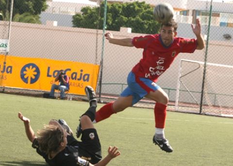 Toñito por fin "moja" y logra la igualada en un buen partido