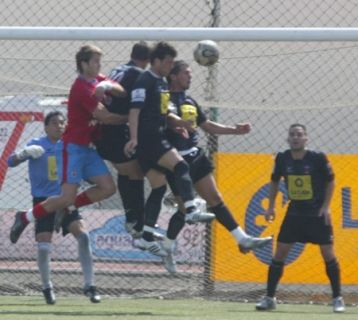 La UD Lanzarote no perdonó a un tímido San Isidro