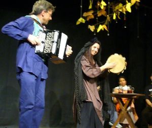 La compañía Agerre Teatroa interpreta ¡Puta vieja alcahueta Celestina!