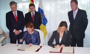 Elena Espinosa y Pilar Merino firman en Lanzarote un acuerdo en materia de inspección fitosanitaria