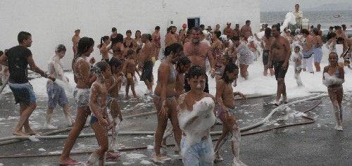 Procesión y verbena en las fiestas de La Lapa de Caleta de Caballo