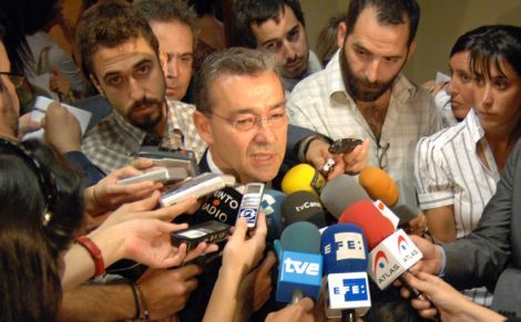 Zapatero y Rivero "avanzan" en las relaciones Canarias- Estado y sólo tienen "desacuerdos concretos" en la Policía Autonómica