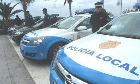 La Policía de Tías destruye mercancía para el consumo en posible mal estado