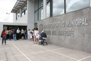 Más de 300 personas se preinscriben en la Piscina municipal el primer día