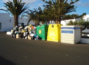 Teguise se queda sin recogida de basura durante dos días