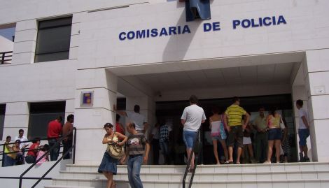 La Comisaría de Arrecife tramita el doble de carnés desde hace una semana