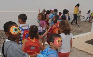 Los niños disfrutan de actividades en la Escuela de Verano de San Bartolomé