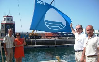 La bandera azul ya ondea en Puerto Calero