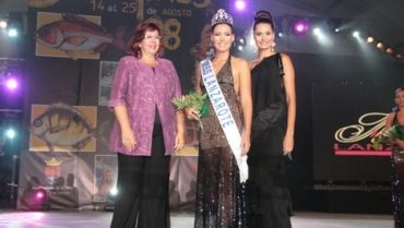 Yanire Ezcurra  coronada  Miss Lanzarote