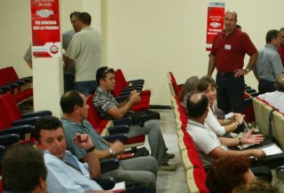 UGT carga contra el nuevo convenio de hostelería firmado por Comisiones Obreras porque "recorta los derechos de los trabajadores"