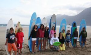 Teguise cuenta con medio centenar de nuevos surfistas