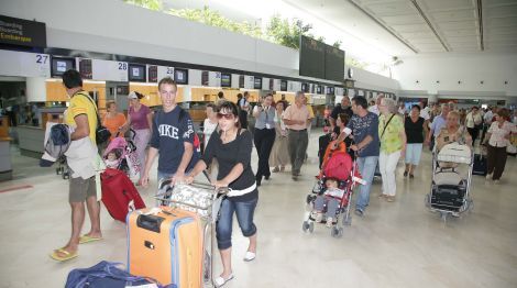 Los huracanes en el Caribe 'desvían' turistas hacia Lanzarote