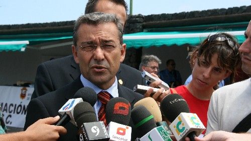 Rivero anuncia que contratará interinos si los maestros no cubren la ampliación del horario escolar