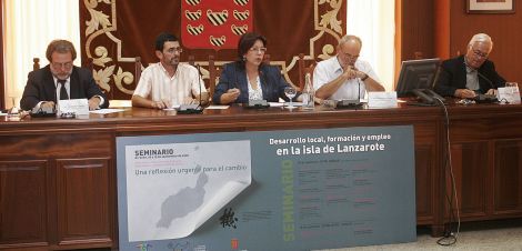 Los expertos aconsejan un cambio de estrategia  para hacer frente a la actual situación económica de Lanzarote