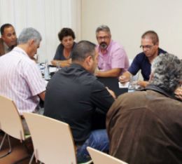 Los siete ayuntamientos apoyan la decisión del Cabildo de sacar a concurso la gestión de la central única de taxis