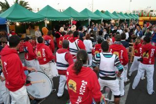 Más de mil personas visitan diariamente el mercadillo navideño de Costa Teguise