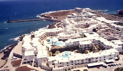 Turismo deja sin efecto una sanción a los apartamentos Nazaret, en Costa Teguise, por estar abiertos sin autorización