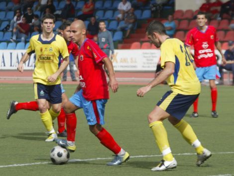 La UD Lanzarote arranca un empate en su visita al Mérida (1-1)